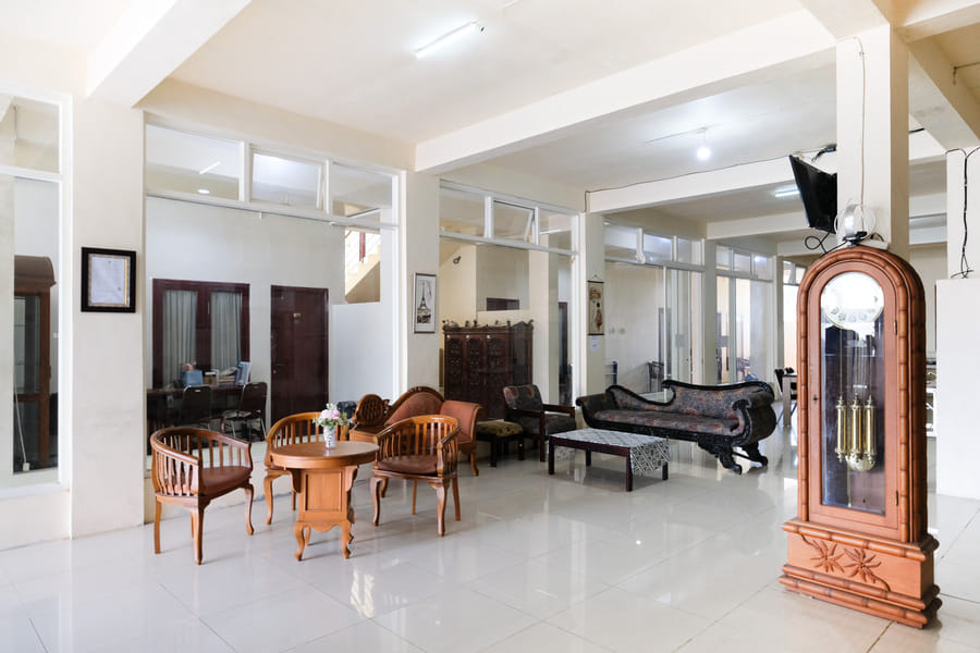 Urbanview Hotel Ling near Jawa Timur Park 2