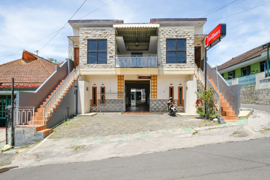 RedDoorz near BNS 3 Kota Wisata Batu