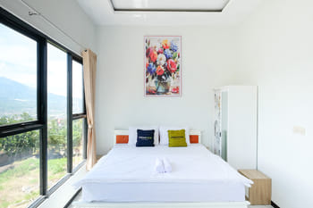 Urbanview Golden Barbie near Jawa Timur Park 2 Batu