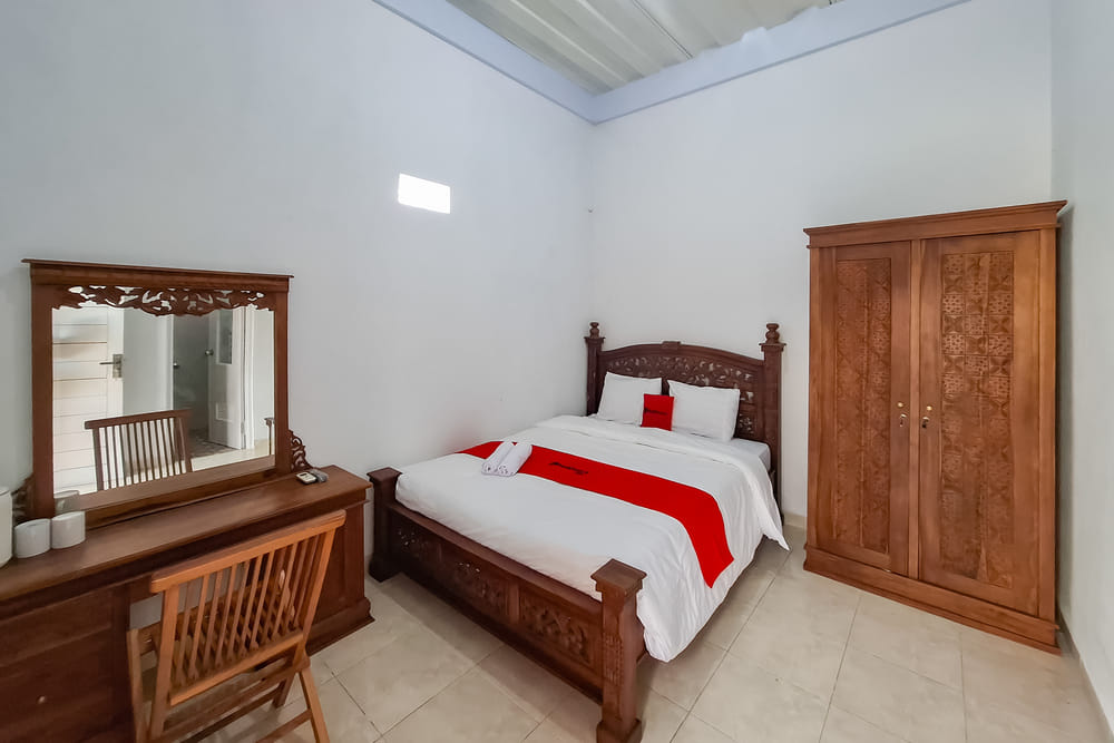 RedDoorz Deluxe Room