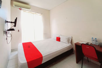 RedDoorz near UNESA Citraland Surabaya