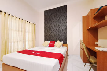 RedDoorz Syariah Omah Tentrem near Pakuwon Mall