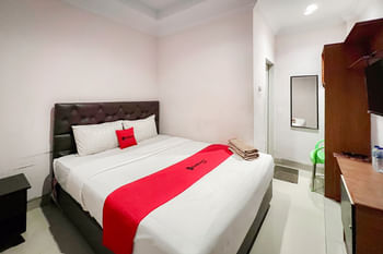 RedDoorz @ Vania Residence Medan