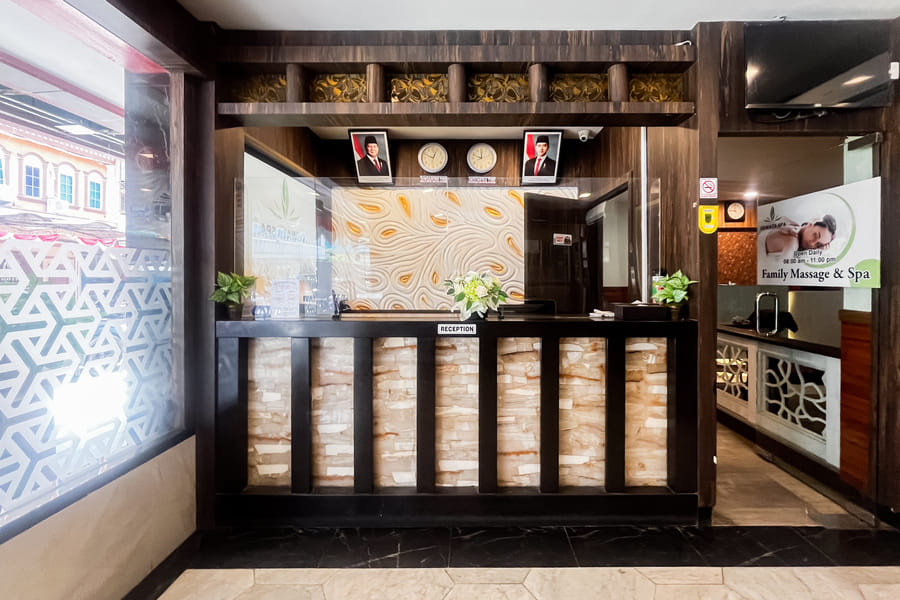 RedDoorz Plus @ Paragon Nagoya Hotel Batam