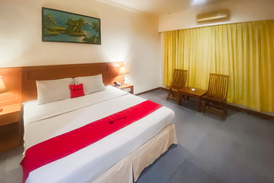 RedDoorz Plus @ Plaza Hotel Tanjung Pinang