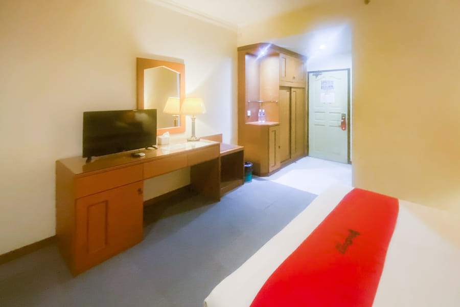 RedDoorz Plus @ Plaza Hotel Tanjung Pinang