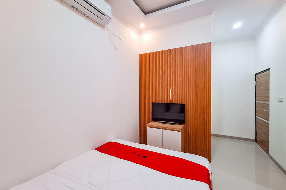 RedDoorz Single Room