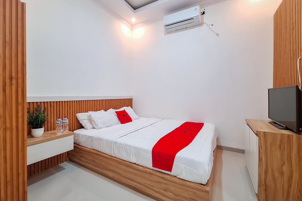 RedDoorz Deluxe Room