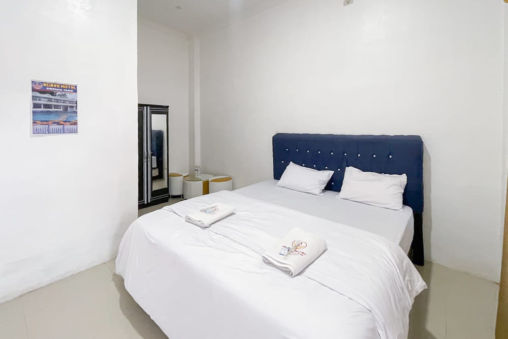 RedDoorz Superior Room