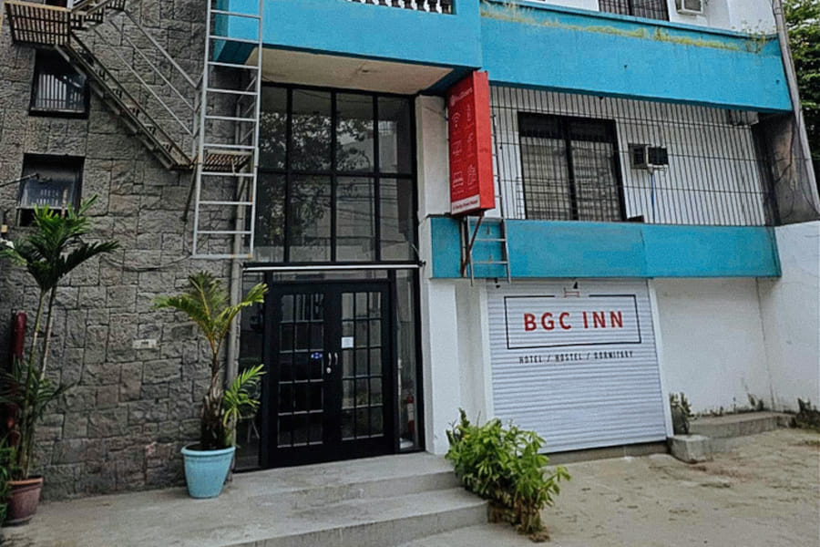 RedDoorz Plus @ BGC near St. Lukes