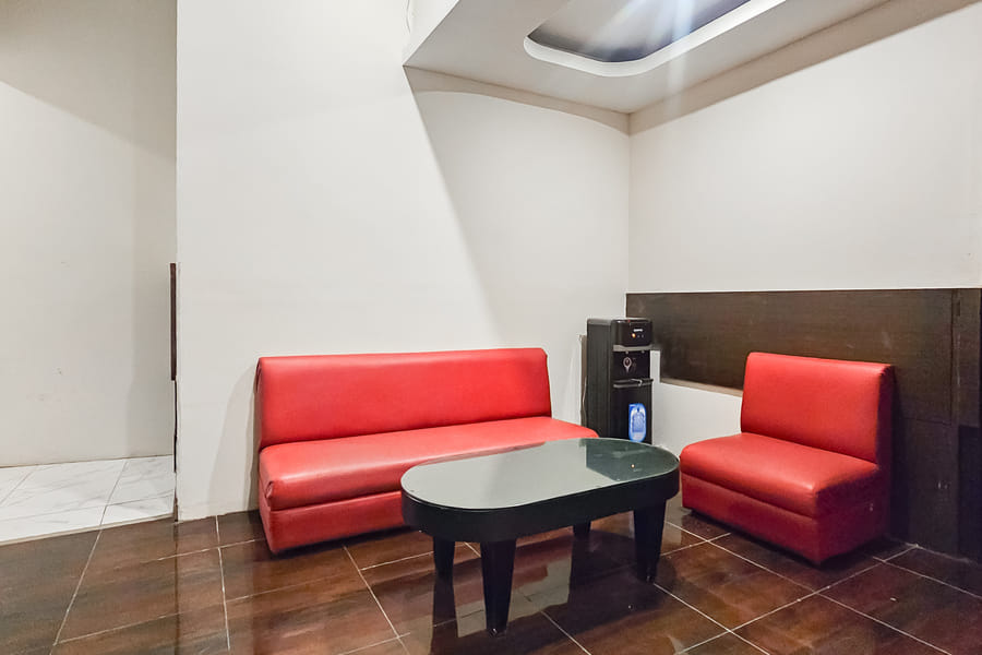 Urbanview Hotel Vara Stay @ Soekarno Hatta Bandung by RedDoorz