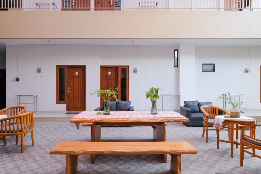 RedDoorz Plus near STIE YKPN