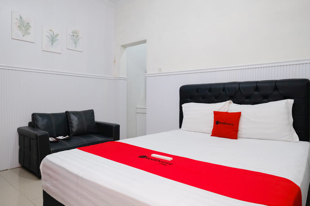 RedDoorz Deluxe Room