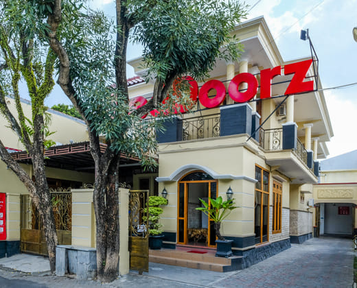 RedDoorz Plus near STIE YKPN