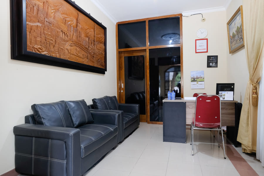 RedDoorz Plus near STIE YKPN