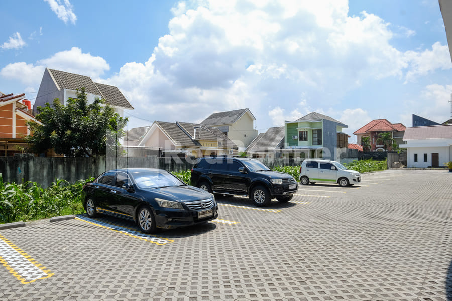 Tentram Guesthouse near Amikom Mitra RedDoorz