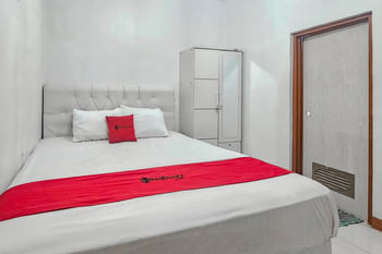 RedDoorz @ Hj Lilis Guest House Syariah