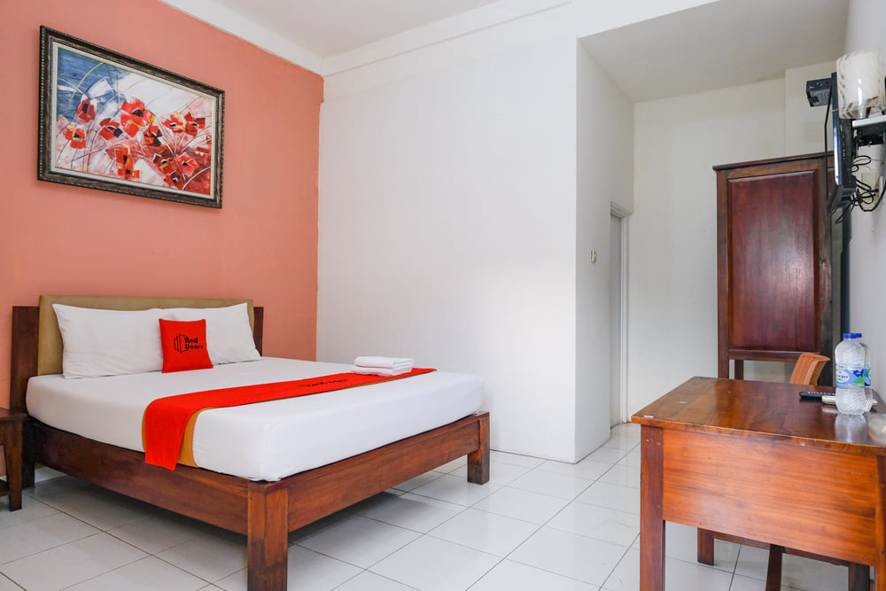 RedDoorz Deluxe Room