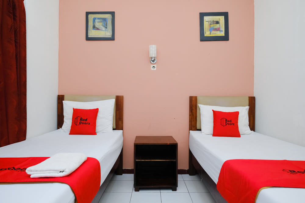 RedDoorz Superior Twin Room