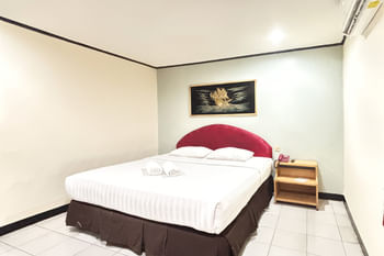 Hotel Pasar Besar RedPartner near Tugu Pahlawan