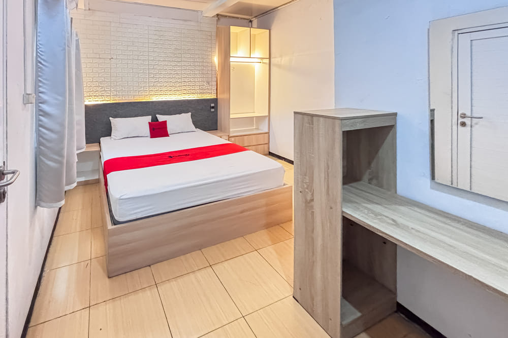 RedDoorz Deluxe Room