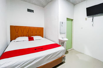 RedDoorz @ Exaudi Homestay Parbaba Samosir