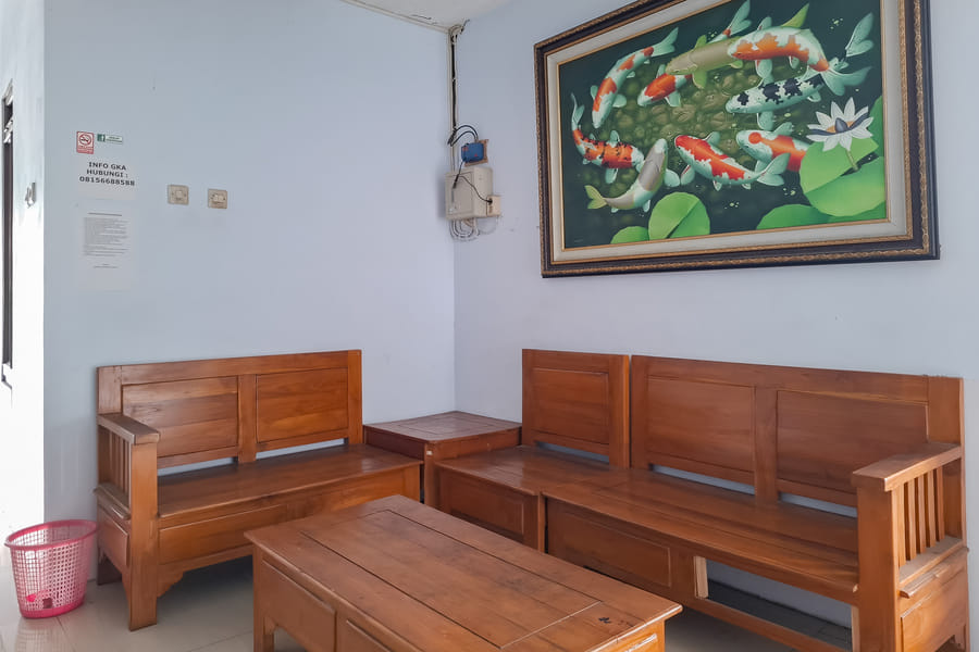 RedDoorz near RS Karima Utama Solo