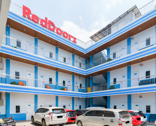 RedDoorz Plus near Palembang Icon Mall 2