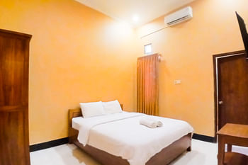 Cendana Loekito Homestay Mandala Krida RedPartner