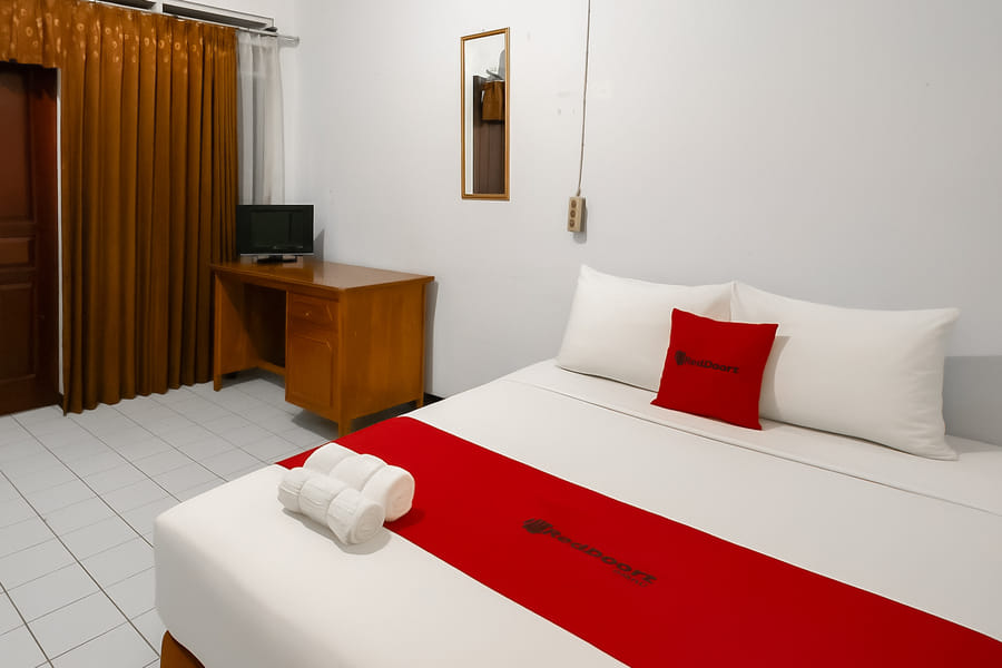 RedDoorz Syariah near Stadion Persikas Subang