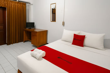 RedDoorz Syariah near Stadion Persikas Subang