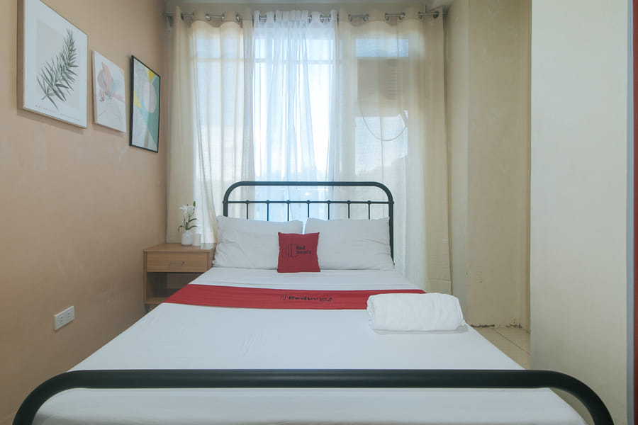 RedDoorz @ Yssa Ademar near Robinsons Jaro