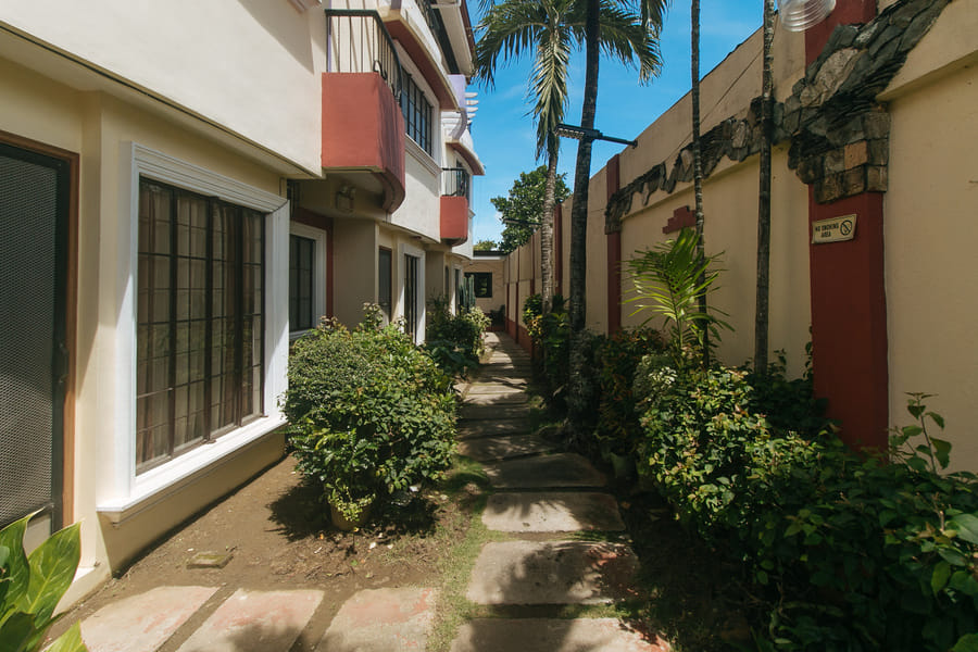 RedDoorz @ Yssa Ademar near Robinsons Jaro
