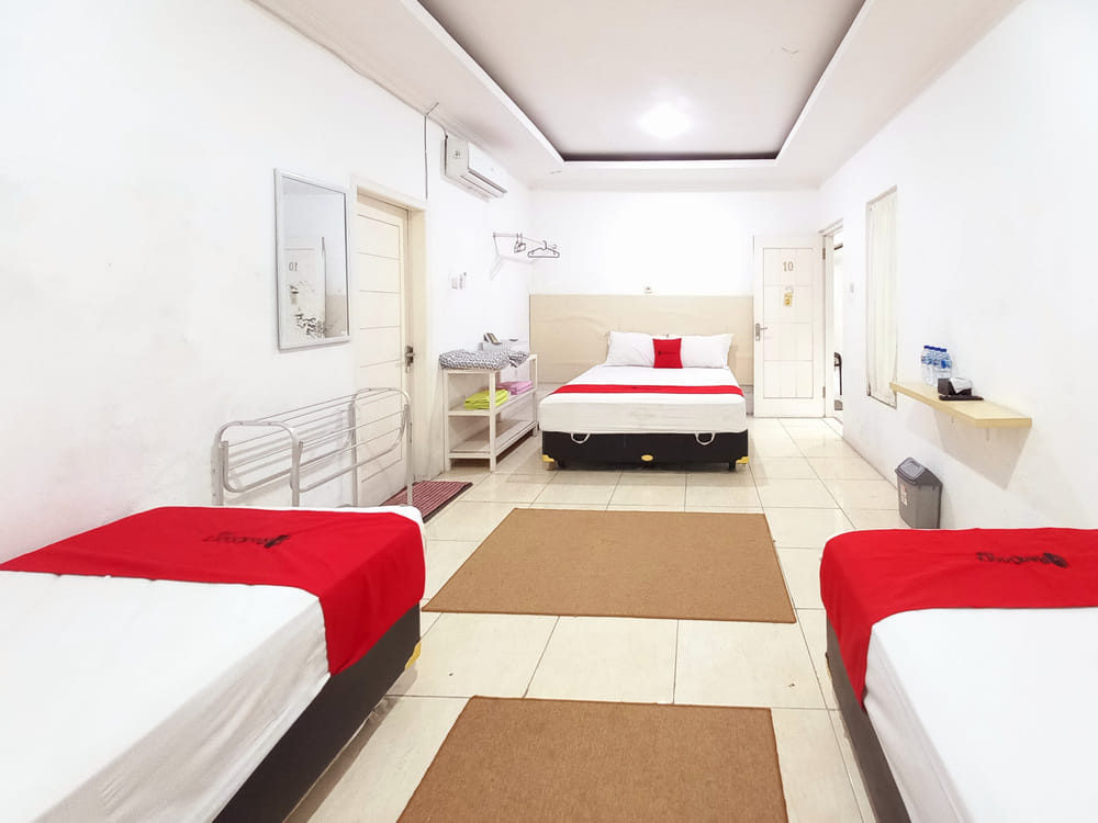 RedDoorz Family Room
