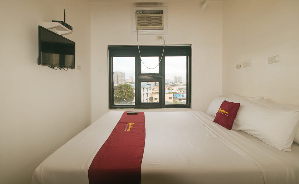 RedDoorz Superior Room