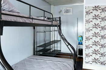 RedDoorz @ Tandikan Suites El Nido