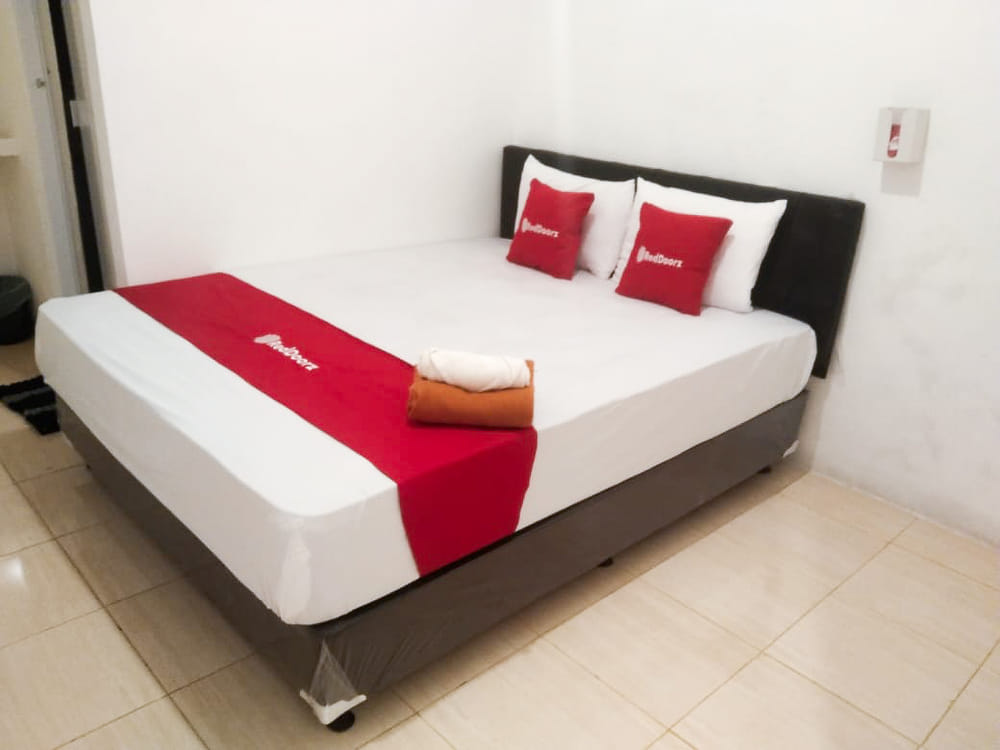 RedDoorz Room