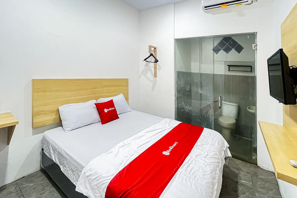 RedDoorz Deluxe Room