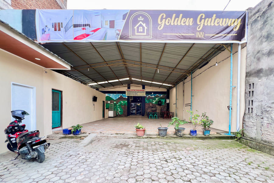 RedDoorz @ Golden Gateway Medan