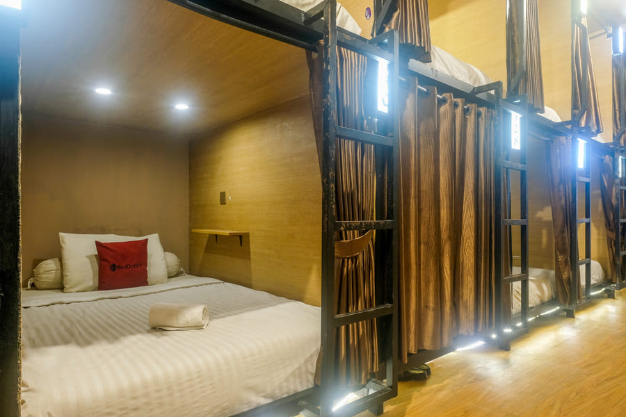 RedDoorz Hostel near Malang Train Station 3.