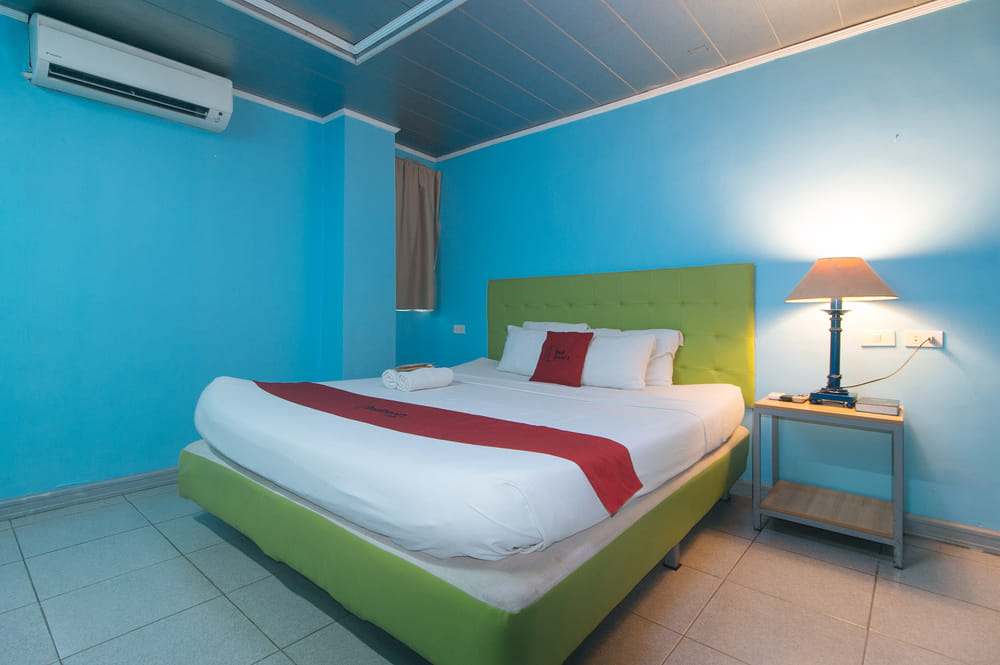 RedDoorz Double Room