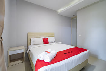 RedDoorz Plus near Cilandak Town Square 2