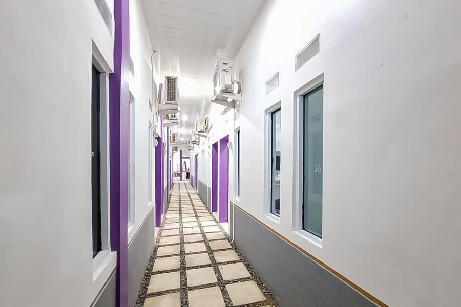 RedDoorz @ Jalan Ahmad Yani Karawang