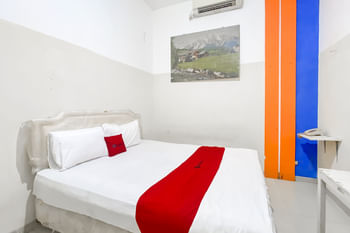 RedDoorz @ Hotel Roda Mas 2 near Gor Satria