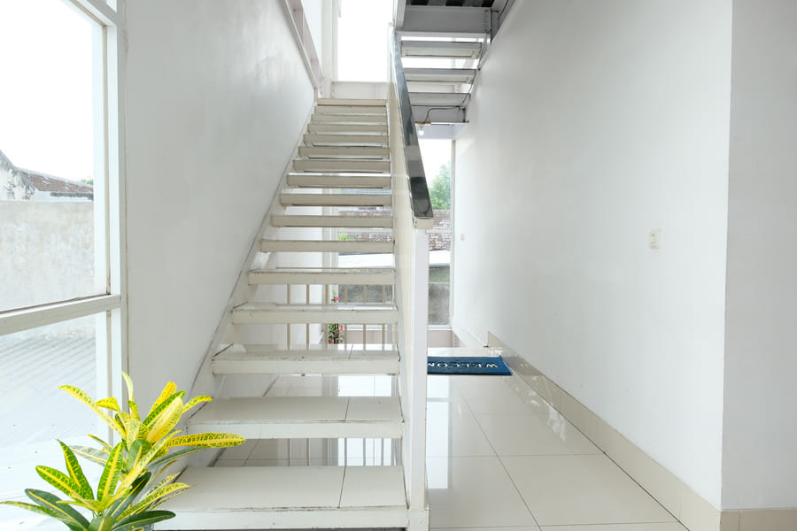 Urbanview Hotel DHelomi Homestay near UPN Veteran