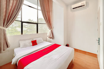 RedDoorz @ Theodore Homestay Medan