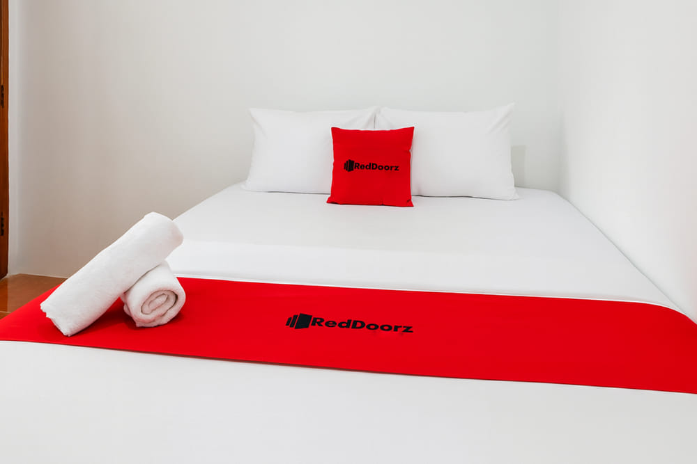 RedDoorz Deluxe Room