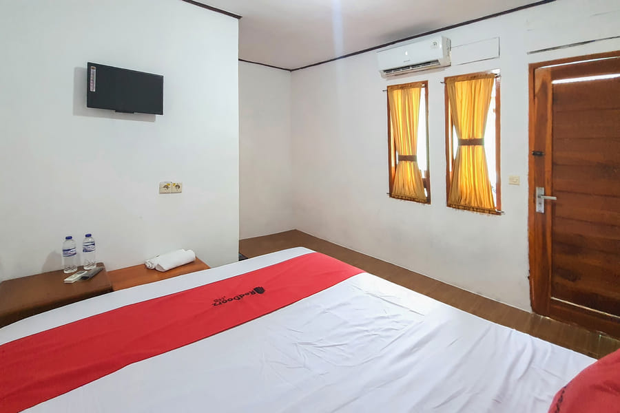 RedDoorz near Pantai Ujung Genteng 2