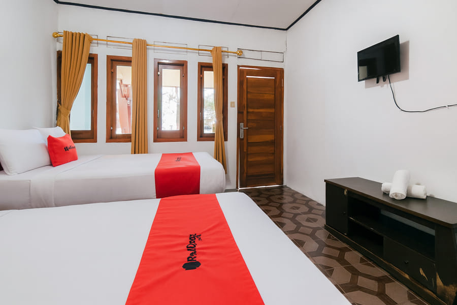 RedDoorz near Pantai Ujung Genteng 2