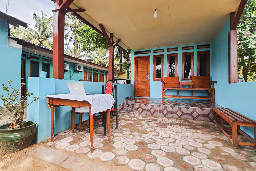 RedDoorz near Pantai Ujung Genteng 2